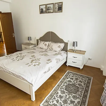 Apartament Athenee 1 *